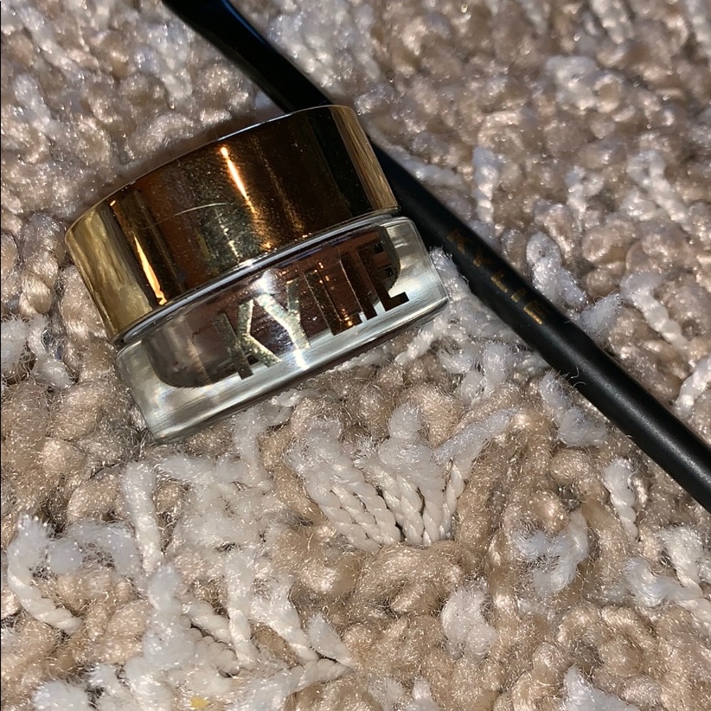 Kylie cosmetics eye liner